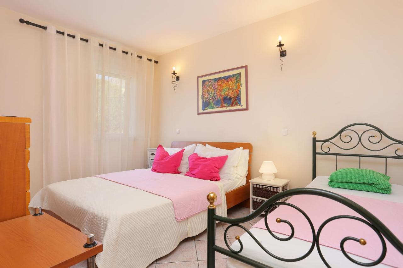 Apartments By The Sea Lokva Rogoznica, Omis - 13226 Екстериор снимка